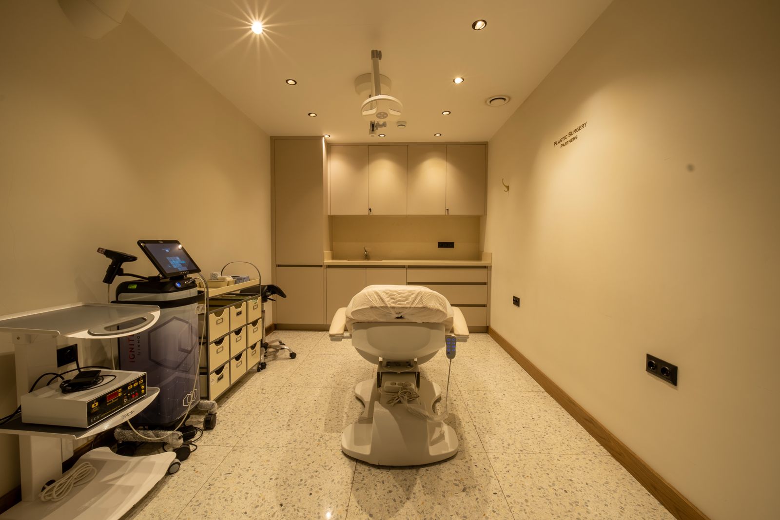 Plastic Surgery Partners Klinik
